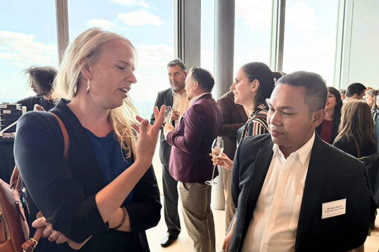 Gubernur Riau promosikan potensi karbon ke pasar global lewat London Climate Action Week, dorong investasi dan pelestarian hutan berbasis keberlanjutan.