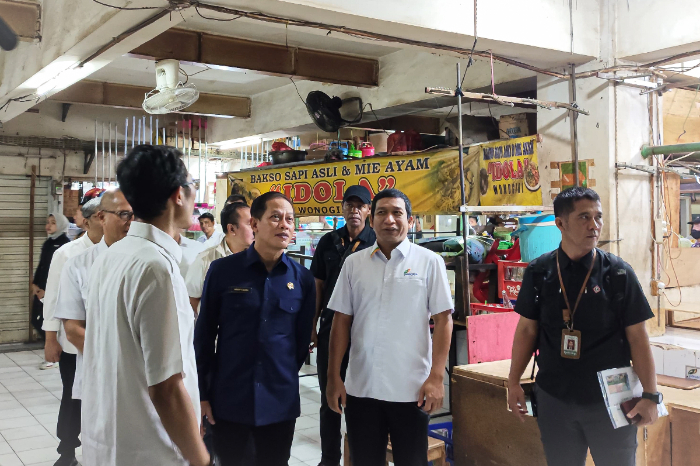 Menteri Hanif sidak Pasar Teluk Gong Jakarta Utara, dorong pengelolaan sampah pasar jadi model nasional berbasis ekonomi sirkular dan pemilahan sumber.