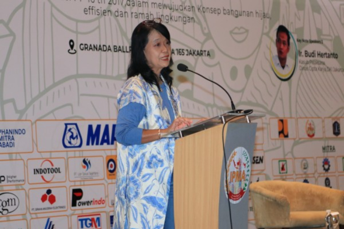 Wamen Diana Kusumastuti menjelaskan penerapan standar Bangunan Gedung Hijau dan Gedung Cerdas di Jakarta