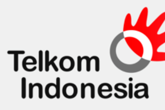 Femi Sastrena (Director, Chief Commercial & Business Development Officer Medco Power) dan Indrama YM Purba (CEO NeutraDC Nxera Batam) saat menandatangani Nota Kesepahaman (MoU) kerja sama penyediaan energi terbarukan untuk pusat data di Batam, dalam rangkaian SIJORI WEEK: Batam Interconnect World Forum 2025 (7/7/2025).