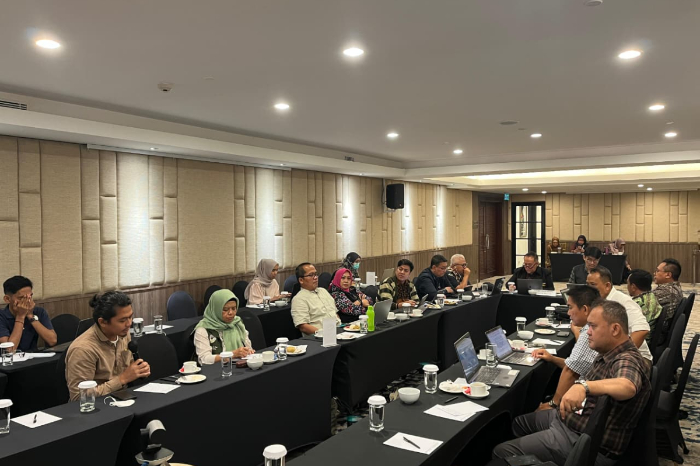 Kementerian Lingkungan Hidup melalui Deputi Pengelolaan Sampah menggelar rapat rancangan permen pengelolaan sampah organik. Aturan ini ditargetkan terbit Oktober 2025 untuk memperkuat ketahanan pangan dan energi, mendorong ekonomi hijau, serta melibatkan sinergi lintas sektor dan masyarakat.