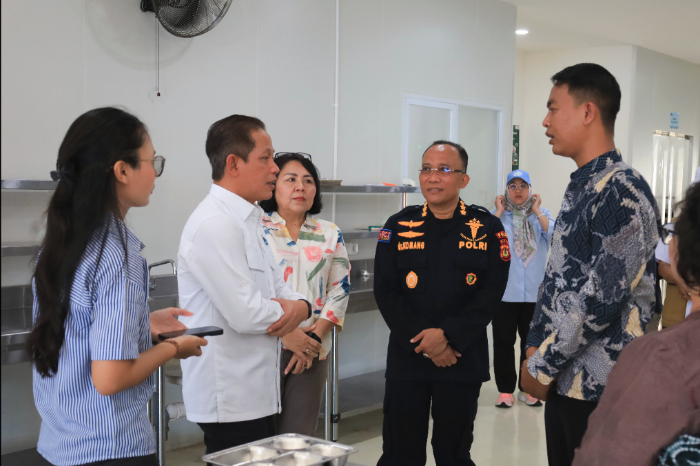 Menteri LH instruksikan Bali tangani 210 ton sampah banjir di TPA Suwung dalam sebulan, plastik dominasi limbah bencana.