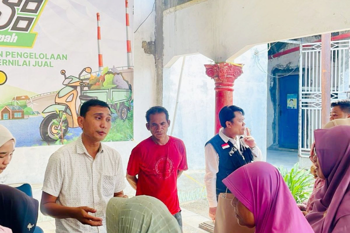 Elnusa Dorong Ekonomi Sirkular Desa Mundu Lewat Pelatihan Daur Ulang Sampah Bernilai Jual