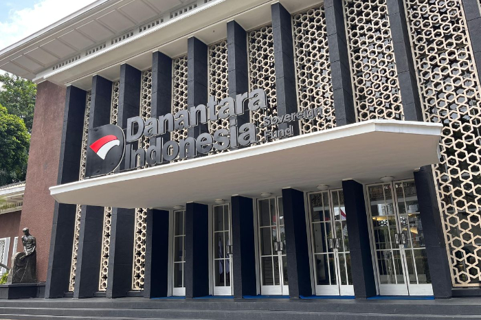 Danantara siap bangun proyek waste to energy terbesar di dunia, ubah sampah jadi listrik, solusi krisis sampah kota besar Indonesia.